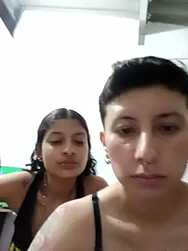 Mei_and_Gaby's cam snapshot