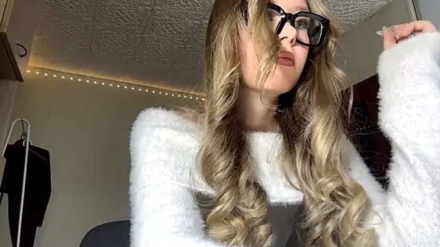 ZaidaSchwarten's cam snapshot