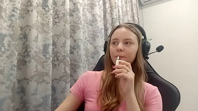 CrackShirker's cam snapshot