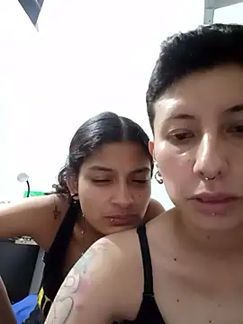 Mei_and_Gaby's cam snapshot