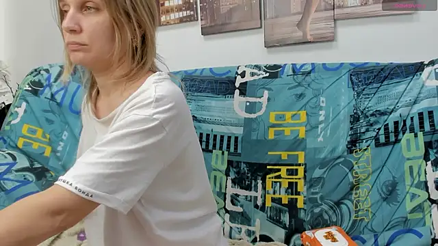 Tenderly_Sophie's cam snapshot