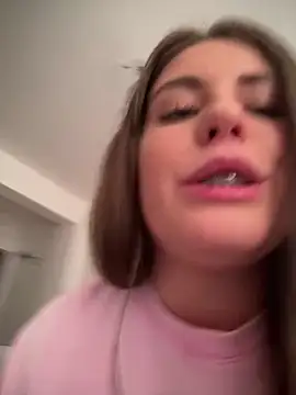 SelenaJenner's cam snapshot