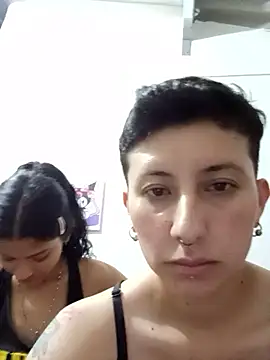 Mei_and_Gaby's cam snapshot