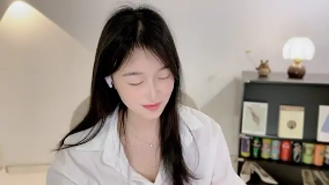 Onechestnut's cam snapshot