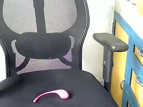 your_kritika's cam snapshot