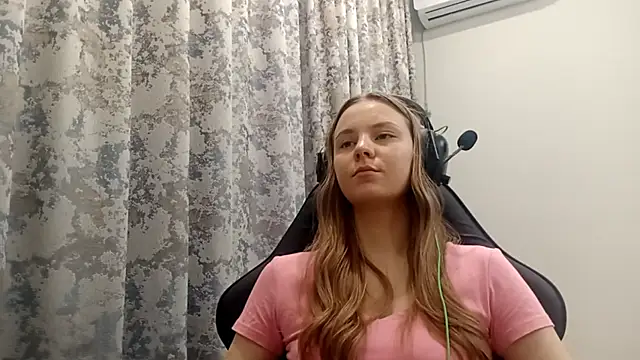 CrackShirker's cam snapshot