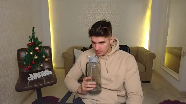 MaxKaiden live sex cam