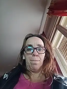 Dettybitch40 live sex cam