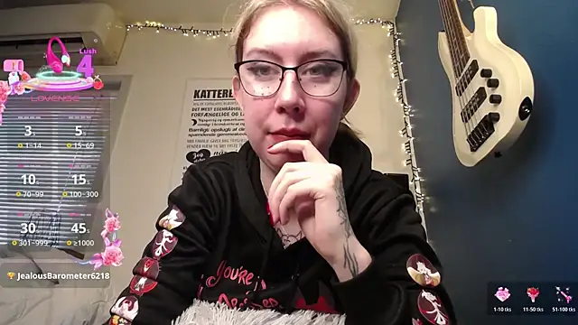 TattooedGirlDK live sex cam