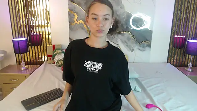 MiticaBrennet_'s cam snapshot