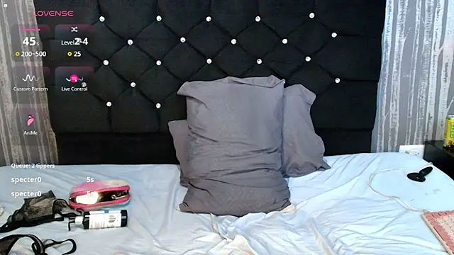 Alicee_Moonn live sex cam