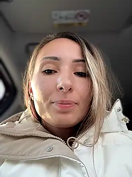 LetsFunKARINA live sex cam