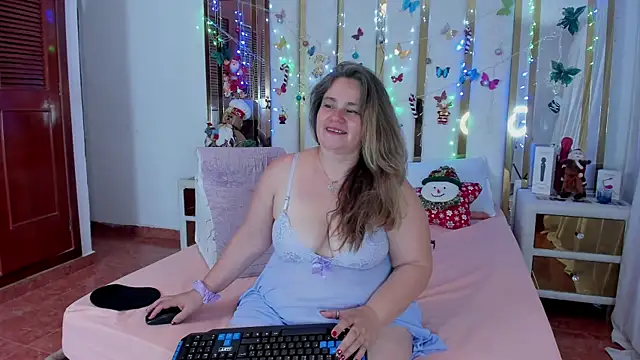 AnyelaGitanaMature's cam snapshot