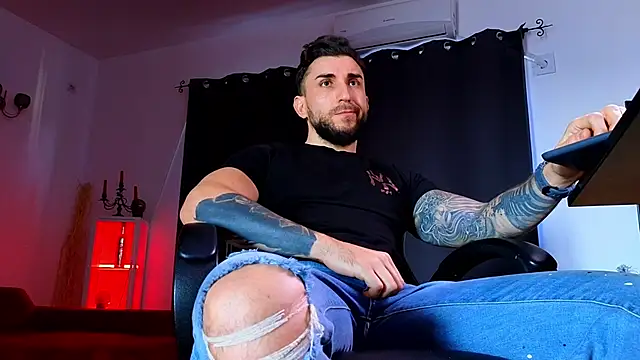 MightyAaron66 live sex cam