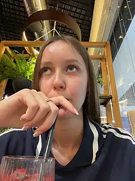 ElliRose live sex cam