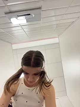 KittyQueeny live sex cam