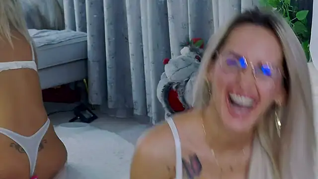 IsabelleEthan's cam snapshot