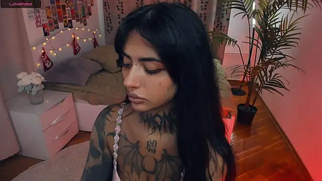 CharimgSabrina's cam snapshot