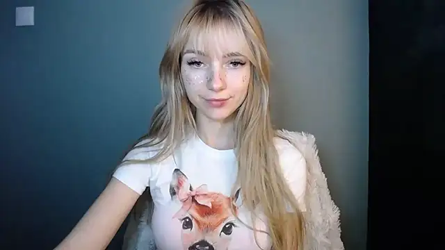 LuciaYoung live sex cam