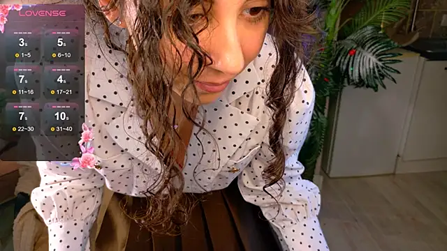 curly_jade's cam snapshot