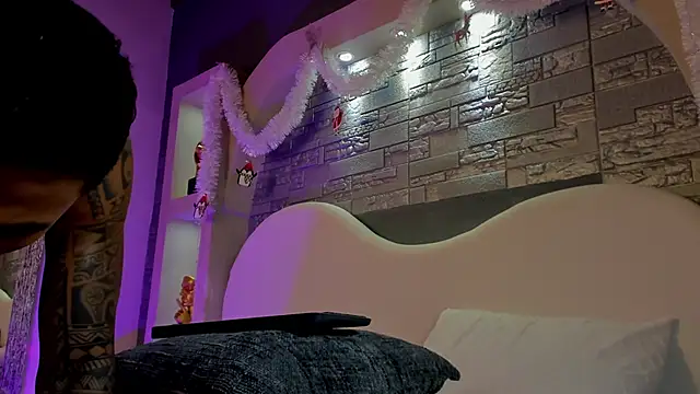 Aron_Bolt live sex cam