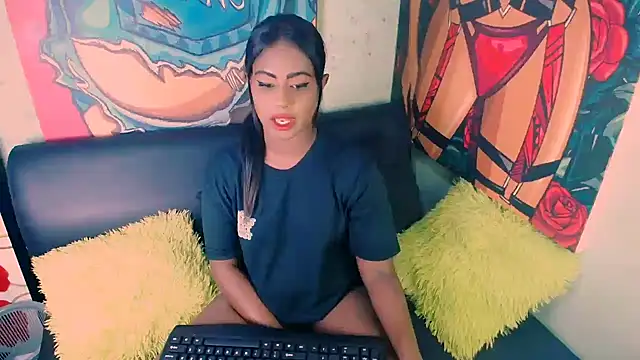 Littleindianmilf live sex cam