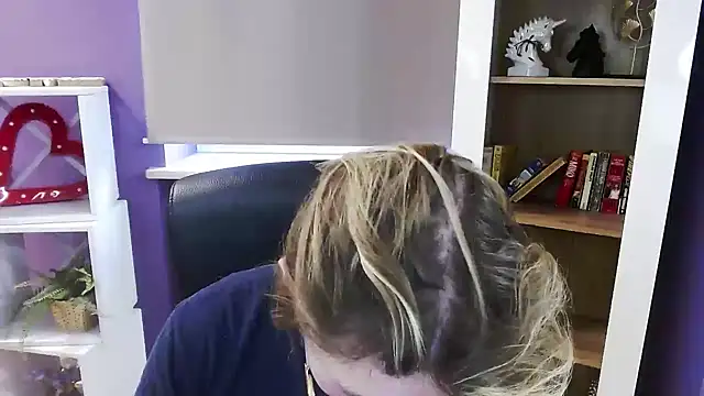 Zoey_Erotic's cam snapshot