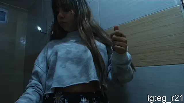 emma_grays2's cam snapshot