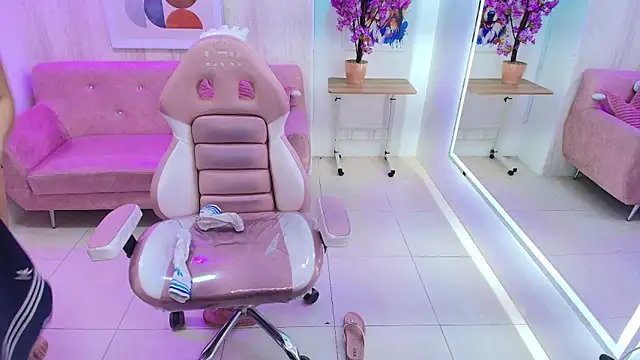 Charlotte_milleers's cam snapshot