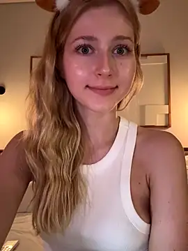 LunaRase live sex cam