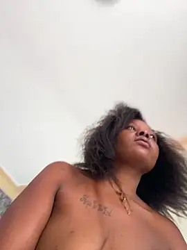Dellah27 live sex cam