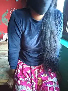 QWEEN7B's cam snapshot