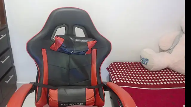 emily_sexxx's cam snapshot