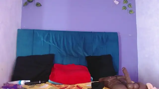 amara_leoncm's cam snapshot