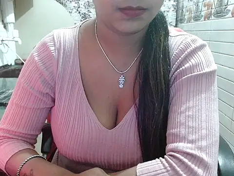 LovingPihu's cam snapshot