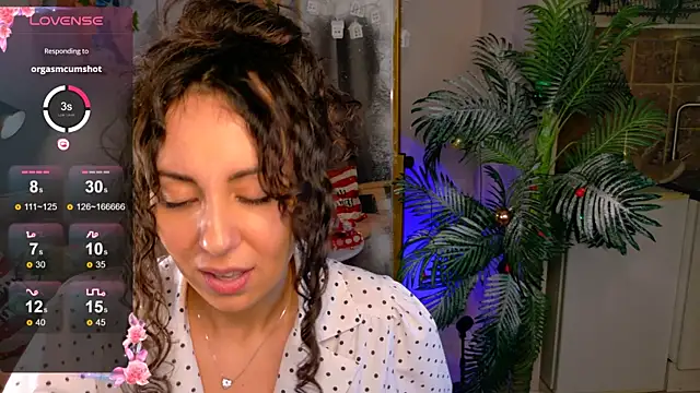 curly_jade's cam snapshot