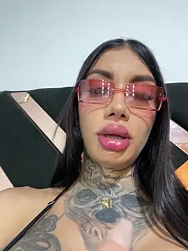 Zaratattoox live sex cam