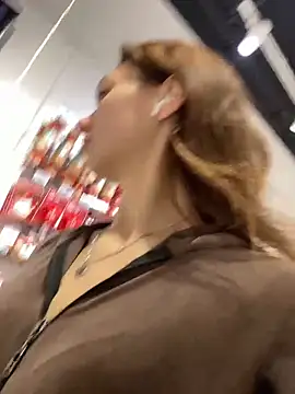 QuitieLia live sex cam