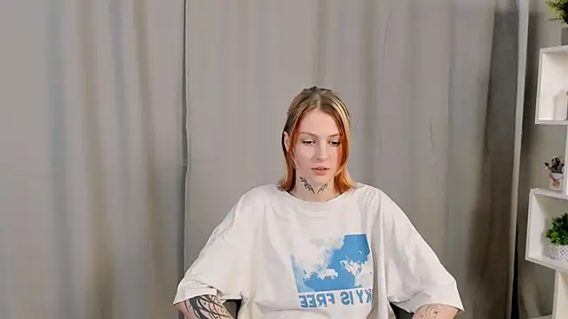 DebiLore's cam snapshot