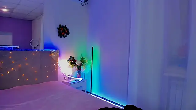 Laura_Leee's cam snapshot