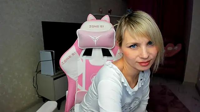 LindaSandy_1's cam snapshot