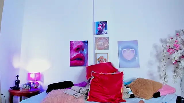 tyra_bankss_'s cam snapshot