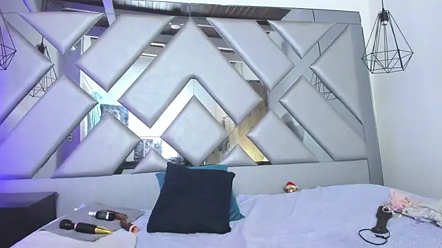 Lorenn_Hill's cam snapshot