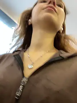 QuitieLia live sex cam