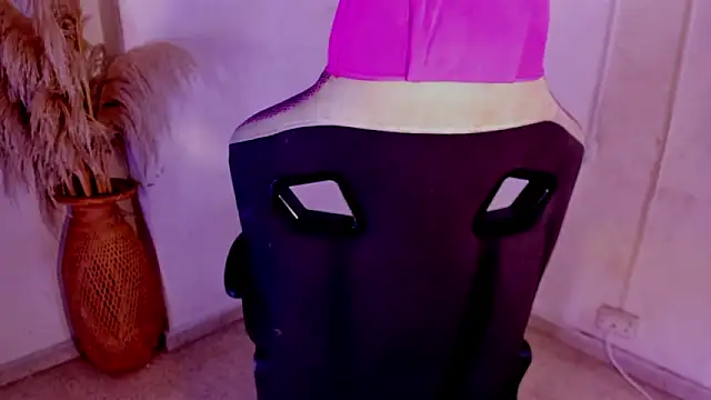 carolinemiller7 live sex cam