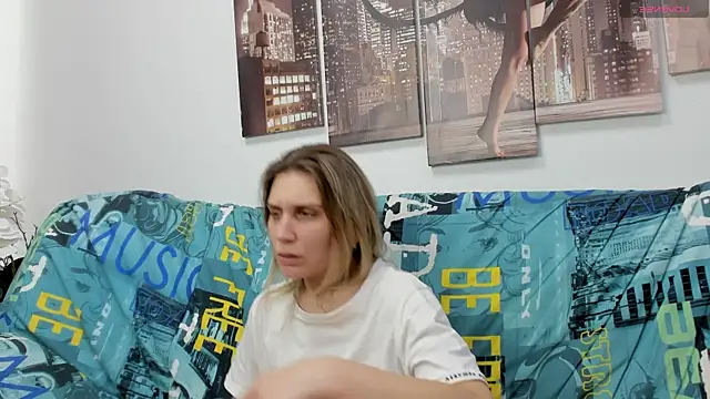 Tenderly_Sophie's cam snapshot