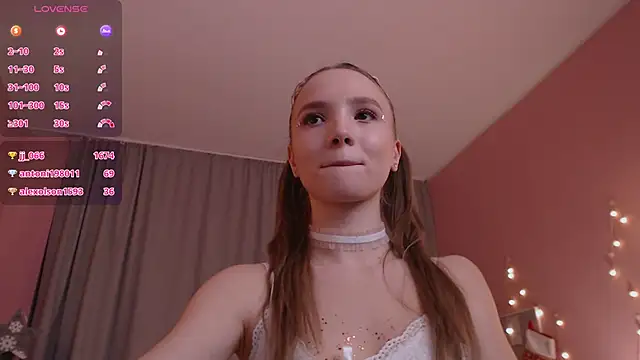 Adria_Arjona's cam snapshot