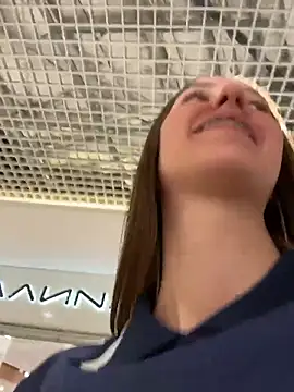 ElliRose live sex cam