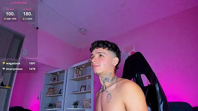 Ian_Castillo_'s cam snapshot