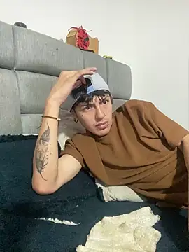 NaytonFreeman live sex cam